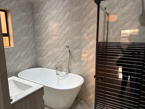 3 Bedroom Flat & Apartment