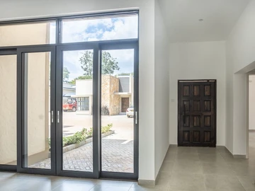 3 Bedroom Flat & Apartment
