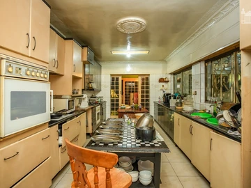 5 Bedroom House