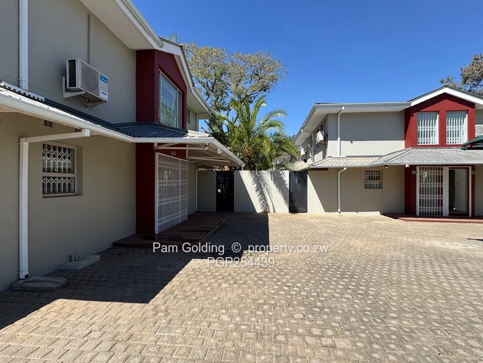 Newlands – Spacious 3 Bedroom Townhouse In Exclusive Complex