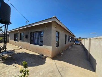 5 Bedroom Flat & Apartment