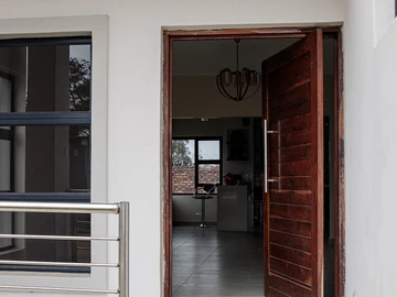 4 Bedroom Flat & Apartment