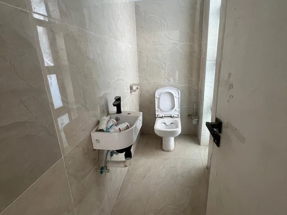 4 Bedroom Flat & Apartment