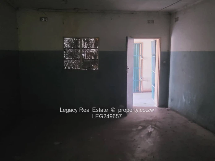 Chitungwiza Commercial Warehouse – Ideal For Manufacturing And Distribution