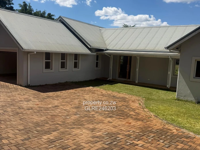 Helensvale 3-Bed Home, Light Hallway, 1.81ha & Borehole