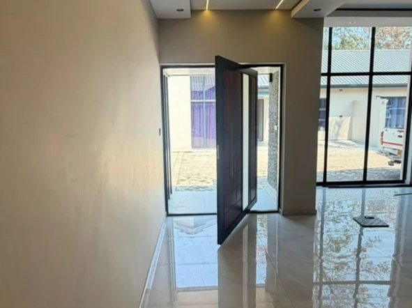 3 Bedroom Flat & Apartment