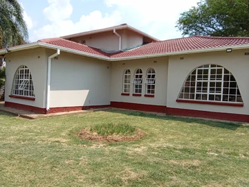 House for sale in Khumalo