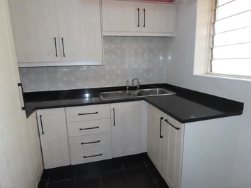 2 Bedroom Flat & Apartment