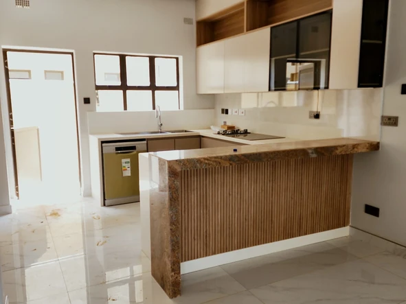 3 Bedroom Flat & Apartment