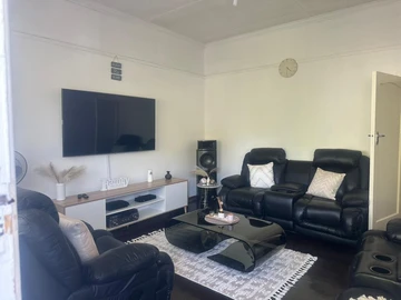 2 Bedroom Flat & Apartment