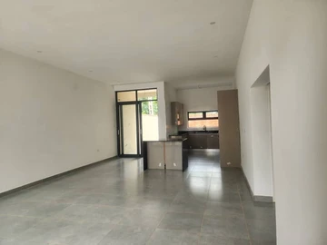 3 Bedroom Flat & Apartment