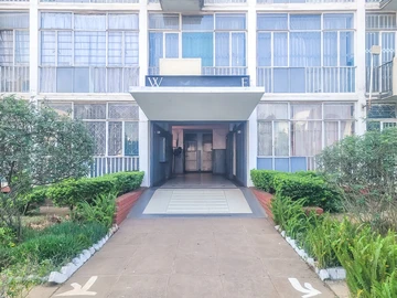 2 Bedroom Flat & Apartment