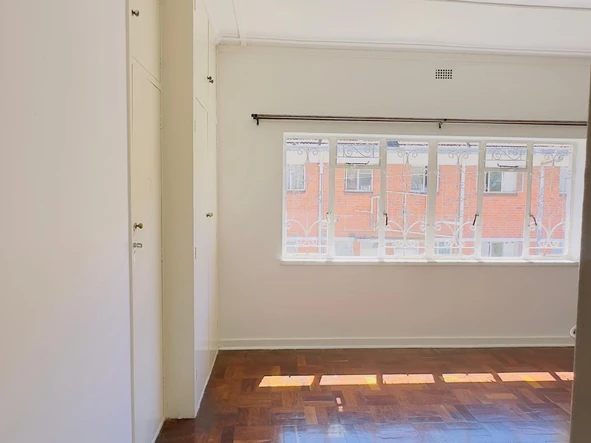 2 Bedroom Flat & Apartment