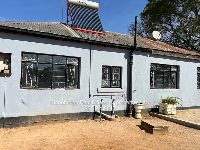 5 Bedroomed House in Hillside For Rent