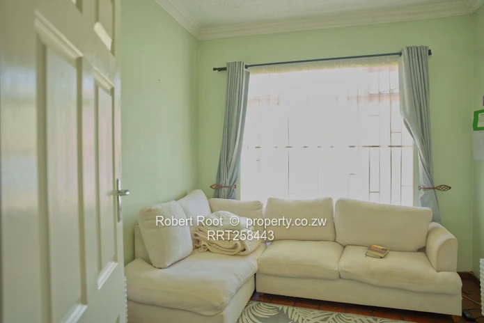 Spacious 5-Bed Westgate Home with Borehole & Large Bedrooms