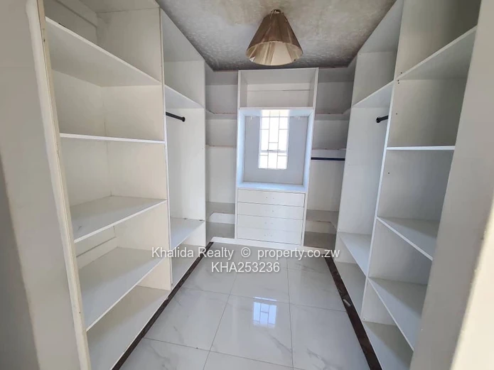 ARLINGTON | Executive 5-Bedrooms 4 en-suites Family Home