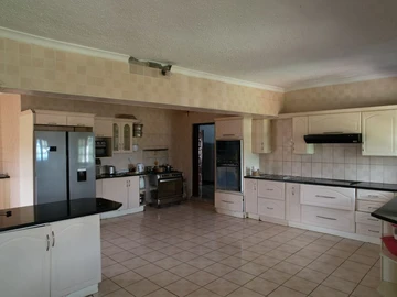 6 Bedroom House