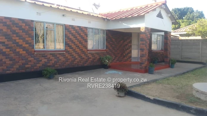 Zengeza 5 , 8 roomed house on 400sqm 45k deeds