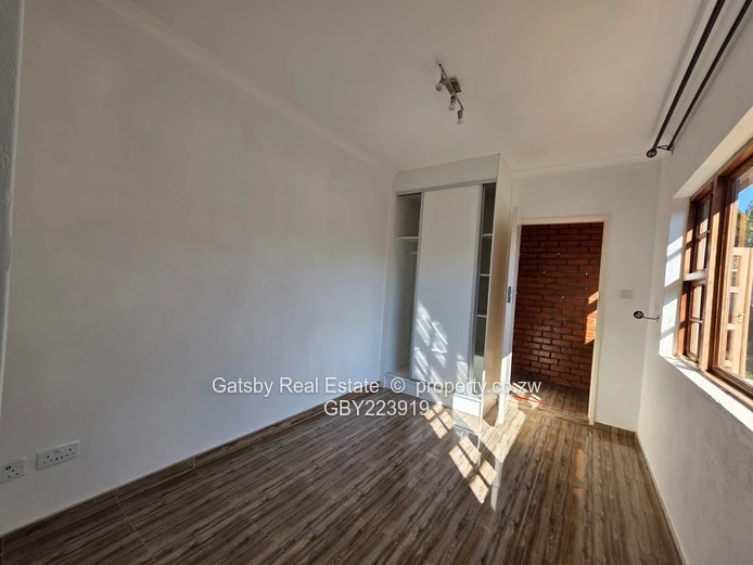 Charming 2-Bed Garden Flat in Greendale North with Pool & Solar (immediately available)