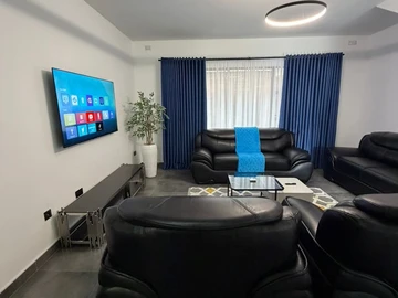 2 Bedroom Flat & Apartment