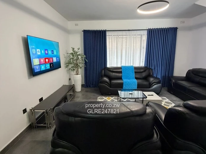 Modern Furnished 2-Bed Flat with Leather Living Area - Borehole