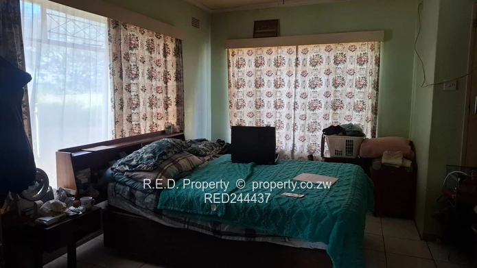 Great potential. Spacious stand. Endless possibilities In NewtonWest!