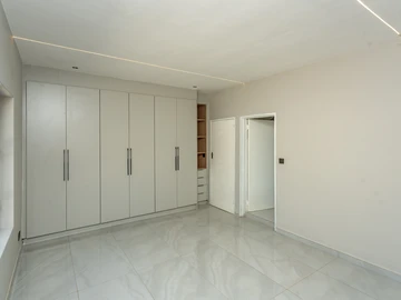 3 Bedroom Flat & Apartment