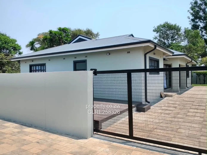 Modern 4-Bed, 5-Bath Flat with Borehole in Vainona