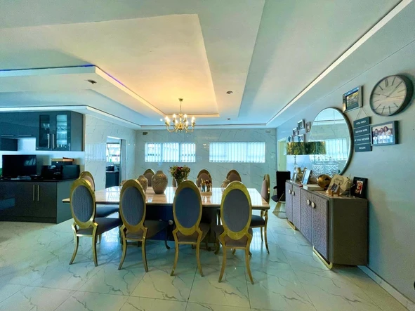 5 Bedroom House