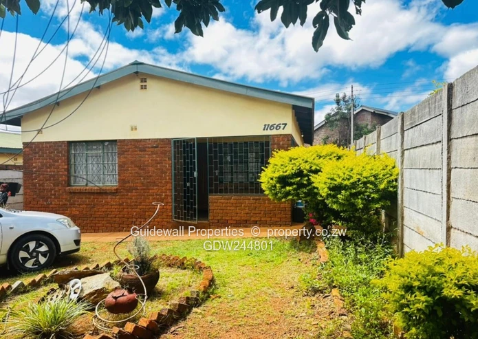 Neat 2 bed house for sale in Hatcliffe with deeds