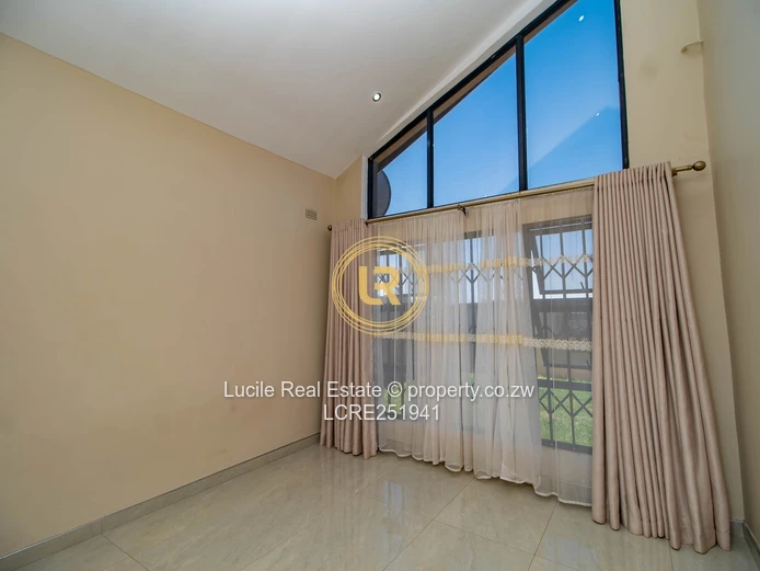 Contemporary Living in Nyeredzi Ridge