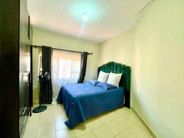 5 Bedroom Flat & Apartment