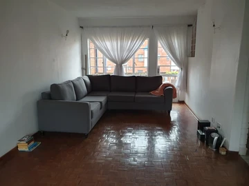 2 Bedroom Flat & Apartment