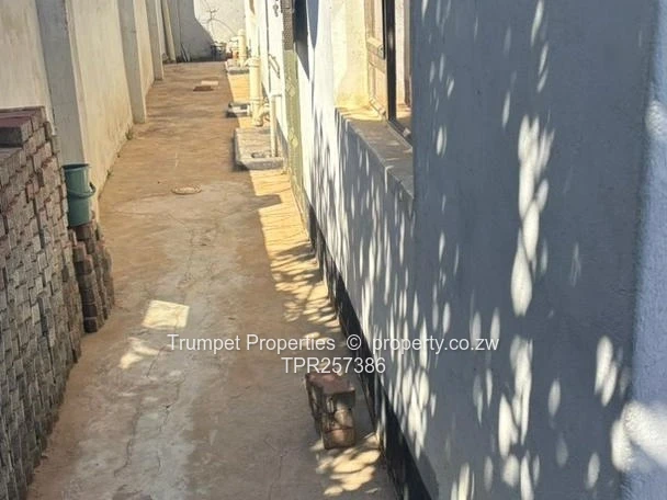 4-Bed Norton Home — Title deeds, Borehole