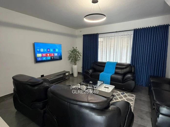 Stylish 5-Bed Furnished Flat in Strathaven — Pool & Borehole