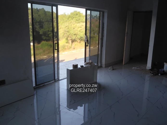 Near-finished 5BR Carrick Creagh Home — Borehole, 1000m²