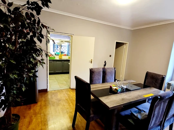 3 Bedroom Flat & Apartment