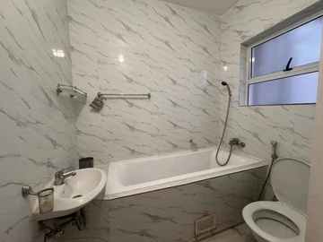 4 Bedroom Garden Flat