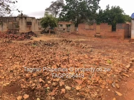 *?? HINTONVILLE, CHEGUTU - 3430SQM COMMERCIAL STAND - $95K*  Walled | Title Deeds | Near ZRP Police 