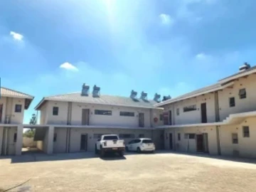 2 Bedroom Flat & Apartment