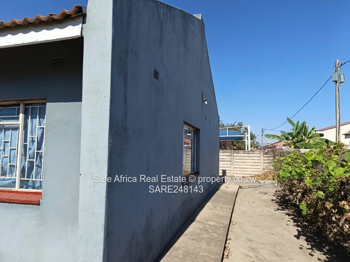 Waterfalls Mainway Meadows – Elegant 3-Bedroom Family Home for Sale