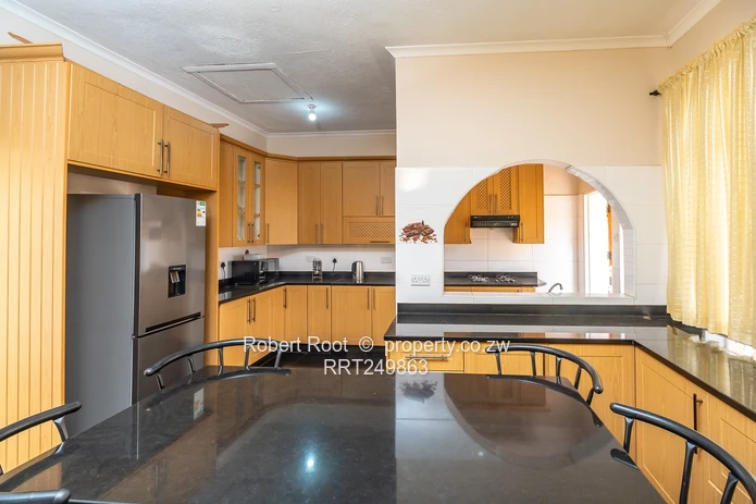Stunning 5 bed fully furnished house in Glenlorne