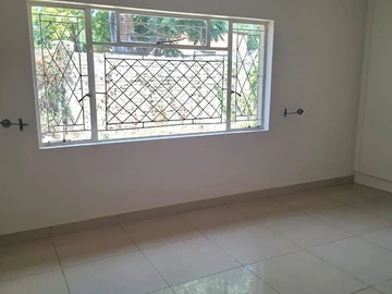 6 Bedroom Flat & Apartment