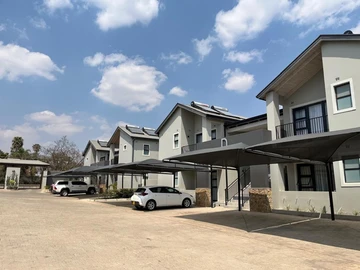 3 Bedroom Flat & Apartment