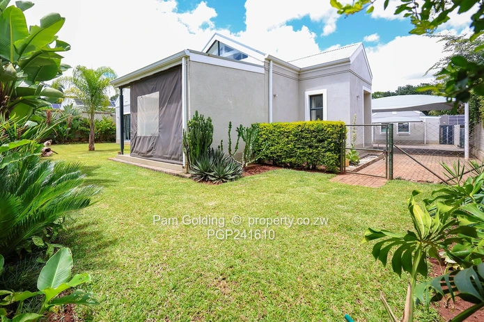 3 Bedroom Town House For Sale in Highlands