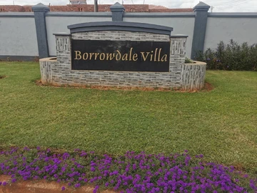 4 Bedroom Flat & Apartment