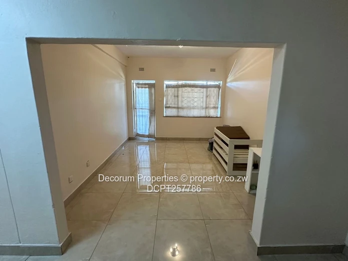 Bright 3-Bed Mabelreign Flat with Borehole & Balcony (Sole Mandate)
