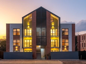 3 Bedroom Flat & Apartment