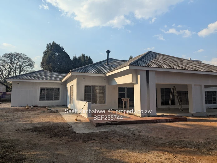 Spacious 5-Bedroom Executive Property with 3-Bedroom Cottage