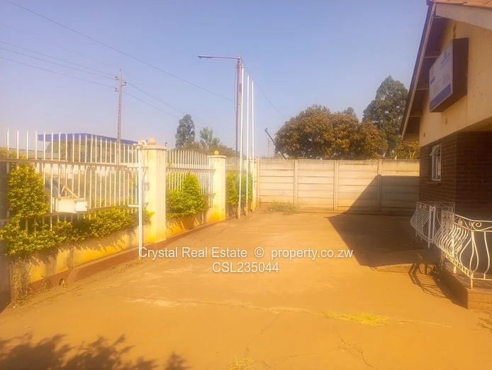 Dzivarasekwa Commercialproperty : Surgery/Home/Offices  (Sole Mandate)